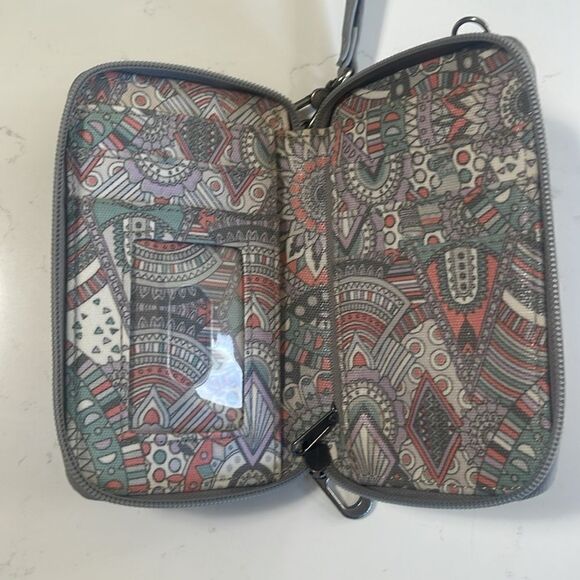 Sakroots phone case wallet.  NWT.  Never used. Like new. - Picture 3 of 6